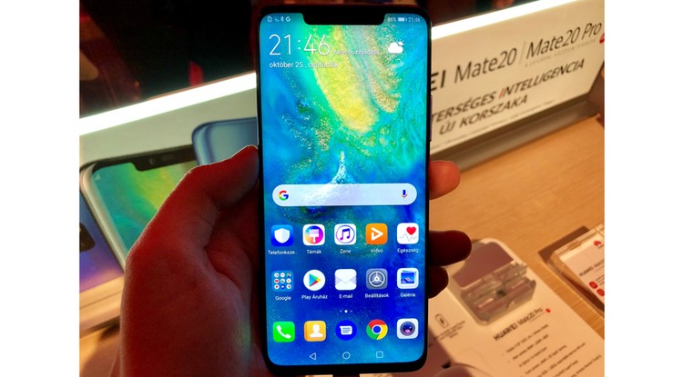 A Mate 20 Pro előlapján található nagyobb szenzorsziget (notch) a 3D-s arcszkenneléshez szükséges szenzorokat rejti /Fotó: Virág Dániel