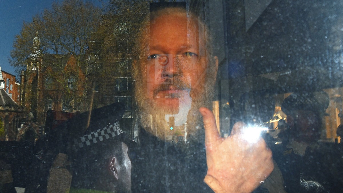 Julian Assange aresztowany. Sąd uznał go winnym