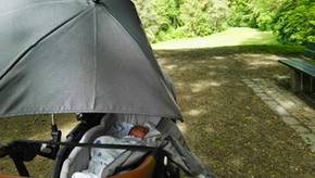 Sonnenschirme für Kinderwagen im Vergleich: UV-Schutz für Babys