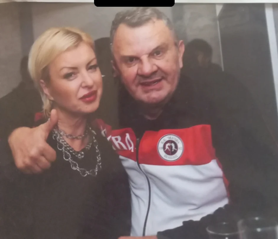 Naša pevačica objavila sliku sa pokojnim mužem svoje koleginice koja je postala udovica u 29. godini