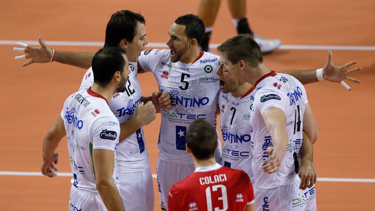 Trentino Diatec Volley pokonał ZAKSA Kędzierzyn-Koźle 3:0 (25:22, 25:22, 25:22) w meczu grupy C siatkarskiej Ligi Mistrzów. Polski zespół postawił się klubowym mistrzom świata, którzy jednak dzięki dobrej grze w końcówkach partii wygrali spotkanie w trzech setach. Rewanż 21 listopada w Polsce.