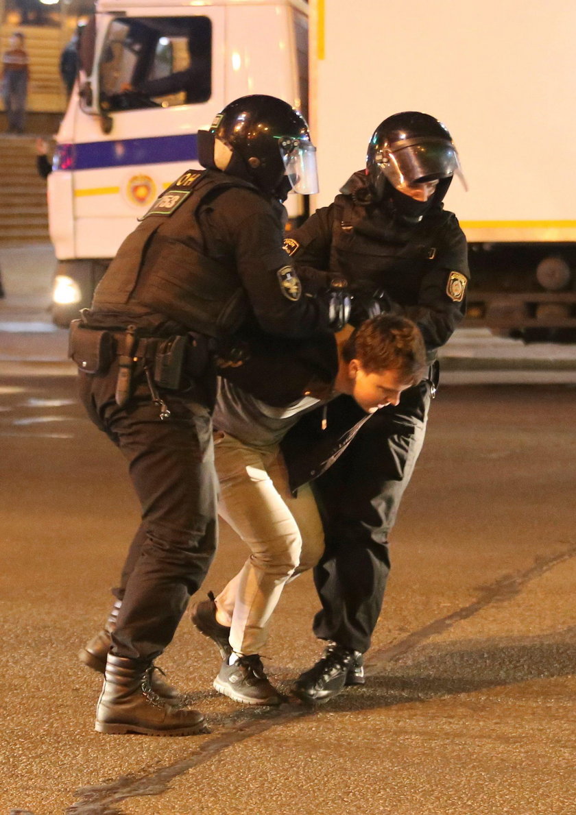 Dramatyczne sceny w Mińsku. Milicja brutalnie rozpędza demonstrantów