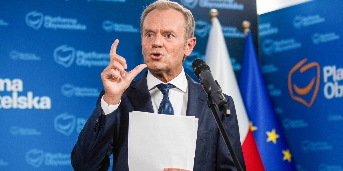 Tusk grzmi na temat zarobków w TVP. Pisze o "liście hańby".