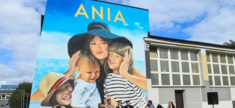 Mural Anny Przybylskiej odsłonięto w Gdyni. Oliwia Bieniuk zaskoczona