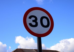 Ograničenje brzine 30 na sat