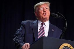 Niezatapialny Trump. Przetrwał impeachment, idzie po drugą kadencję