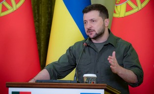 Zełenski: Rosja blokuje eksport 22 mln ton zboża