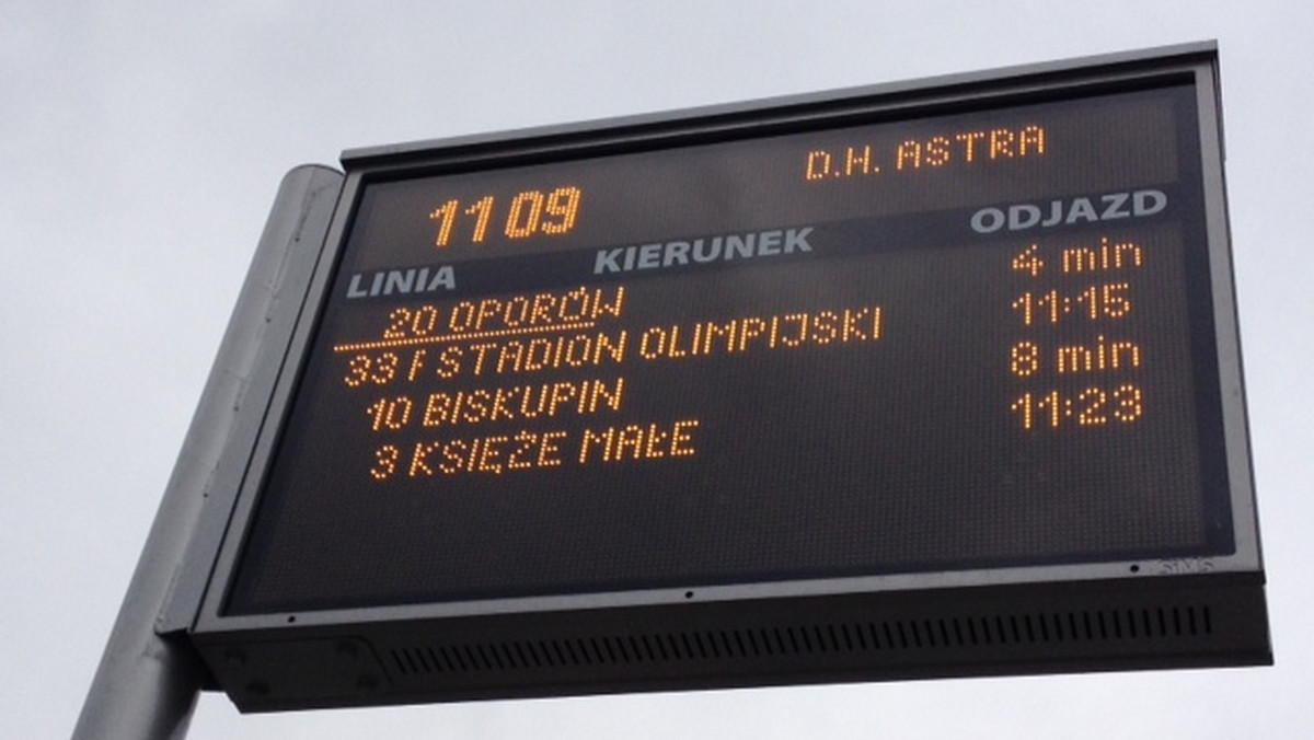 Na przystankach we Wrocławiu pojawi się 120 nowych tablic, które będą odmierzać czas do przyjazdu tramwajów i autobusów. Za prawie siedem milionów złotych montażem nowych urządzeń zajmie się firma Dysten z Zabrza – i ma na to rok.