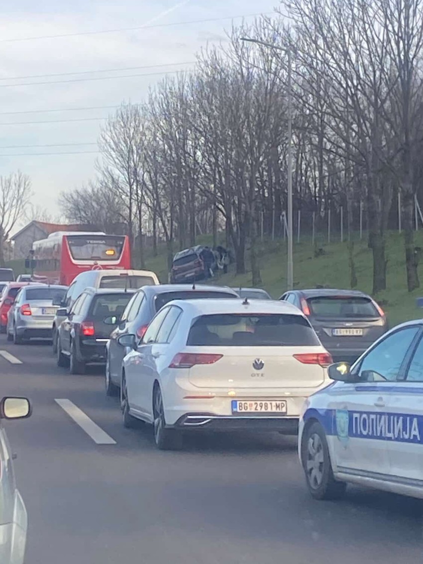 Saobraćajna nesreća na autoputu kod Malog Mokrog Luga 
