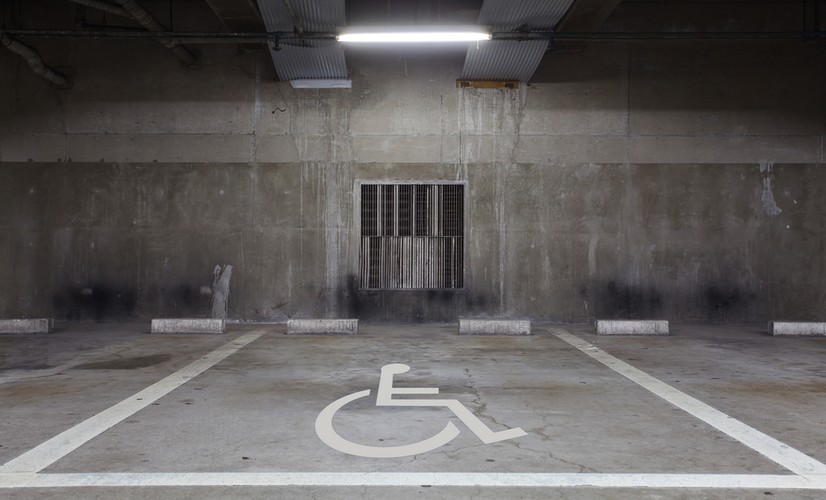 <b>Zasiłek dla opiekuna</b>
<br>
<br>
Z kolei opiekunom dorosłych osób ze znacznym stopniem niepełnosprawności, którzy wskutek nowelizacji Ustawy o świadczeniach rodzinnych utraciły 1 lipca 2013 r. prawo do świadczenia pielęgnacyjnego i jednocześnie nie spełniły kryterium dochodowego do otrzymania specjalnego zasiłku opiekuńczego, przysługuje zasiłek dla opiekuna osoby niepełnosprawnej.
<br>
<br>
Tak jak specjalny zasiłek opiekuńczy, zasiłek dla opiekuna wynosi 520 zł miesięcznie, niezależnie od wysokości dochodów w rodzinie.