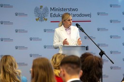 "skandaliczna propozycja men". nauczyciele oburzeni projektem ws. godzin nadliczbowych