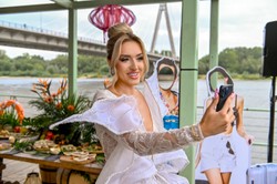 Caroline Derpienski pokazuje pustą lodówkę i twierdzi, że nie ma co jeść. Koniec "dolarsowego" życia?