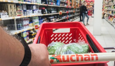 Nagranie z przepychanki w Auchan podbija sieć. "Tak się wziąć upodlić"