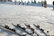 narty na stoku śnieg