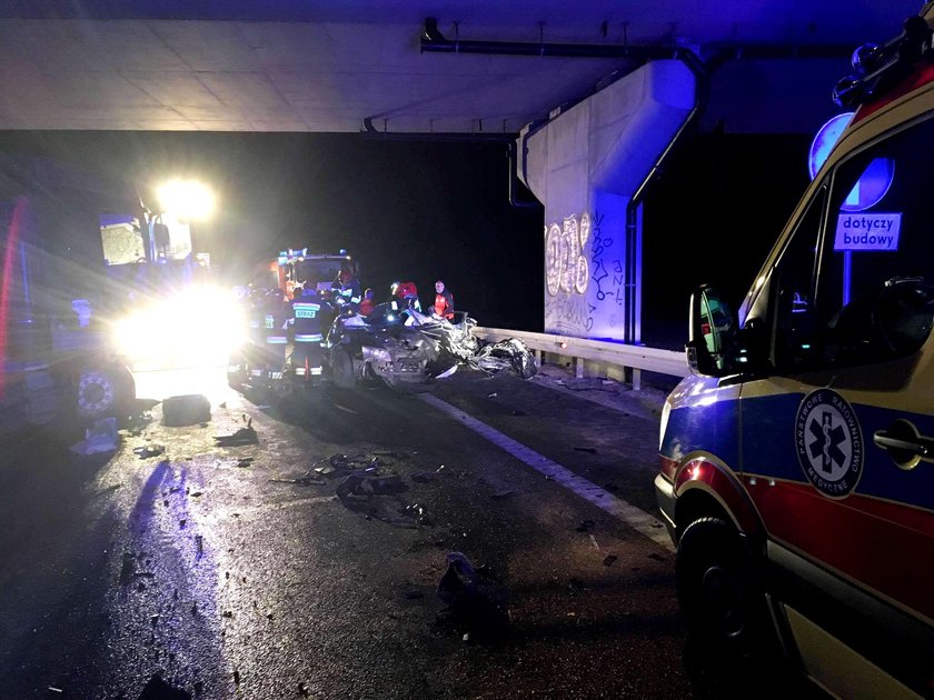 Potworny wypadek. Z audi nic nie zostało. Zginęły dwie osoby