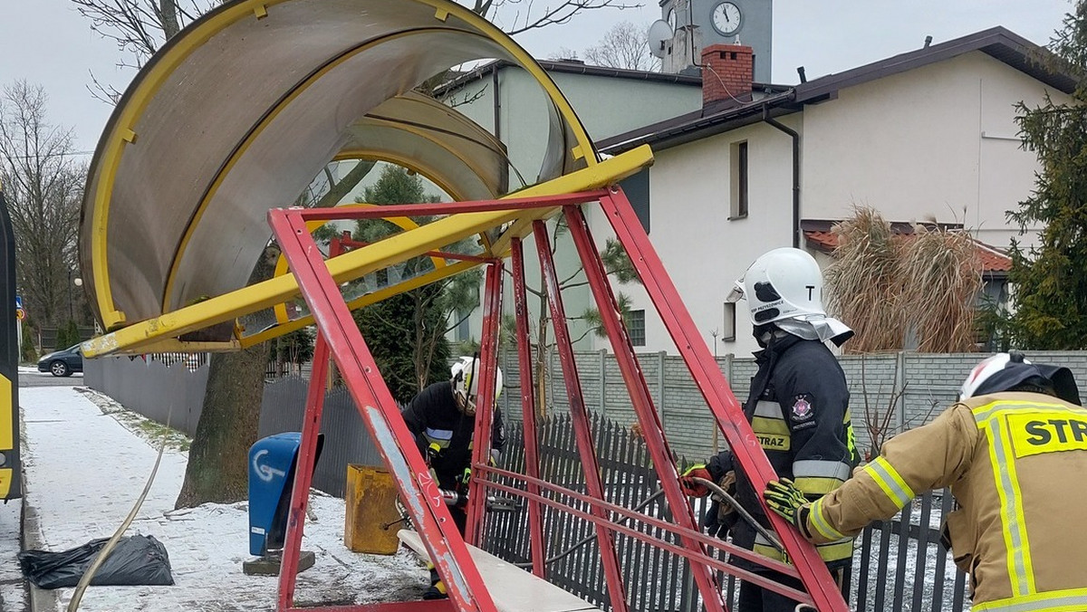 Groźny wypadek na Śląsku. Autobus uderzył w przystanek