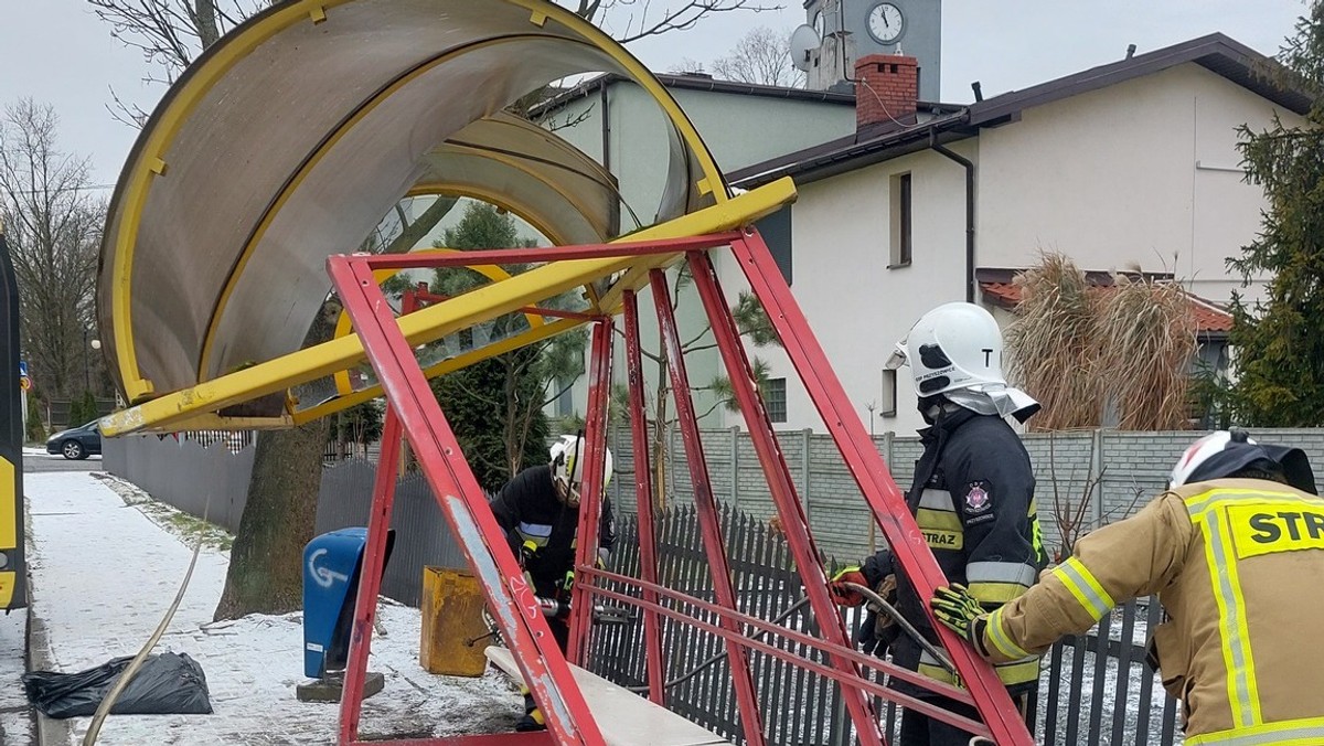 Groźny wypadek na Śląsku. Autobus uderzył w przystanek