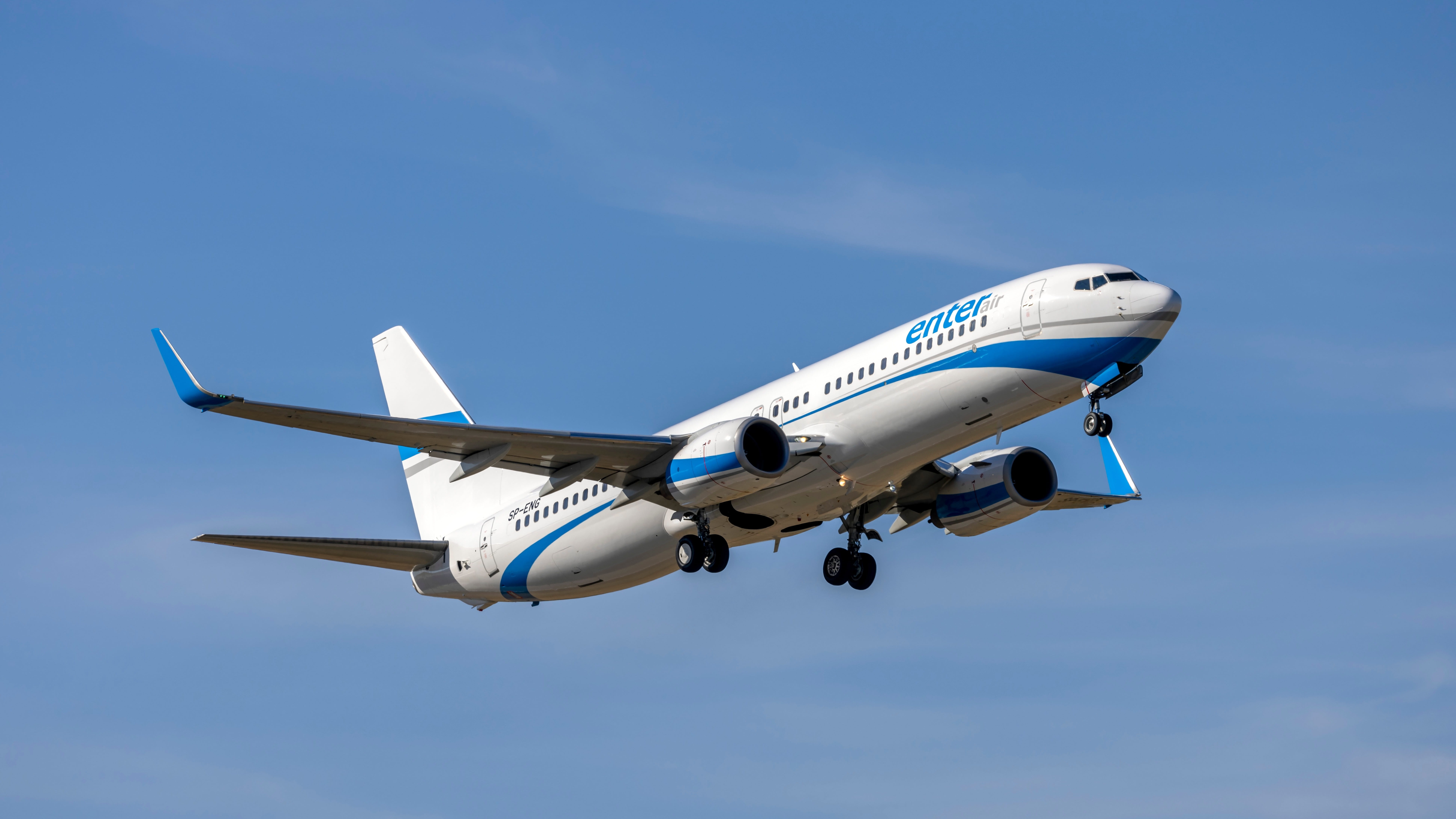 Cu cine zbori, cât plătești acum și ce faci dacă se schimbă planurile. Ghidul complet al vacanței de vară 2027 cu Paralela45 și Enter Air