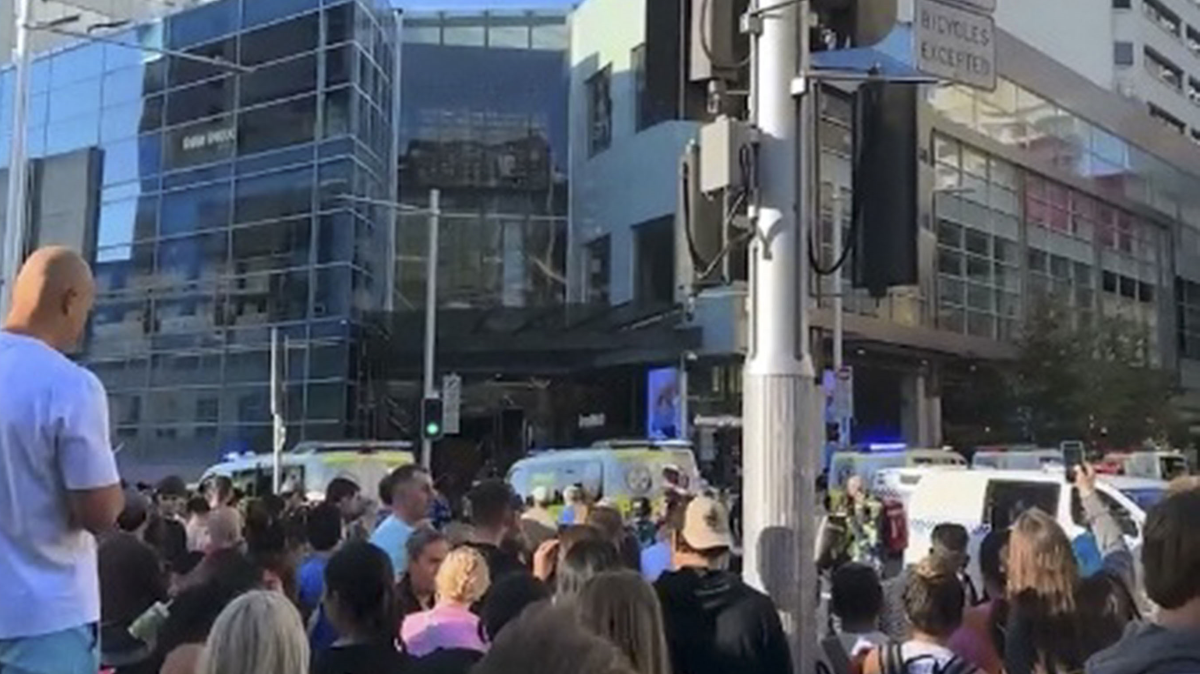 Kiderült: ez az ember követte el a hat áldozattal járó késes támadást a sydney-i bevásárlóközpontban – Megrázó részletek derültek ki
