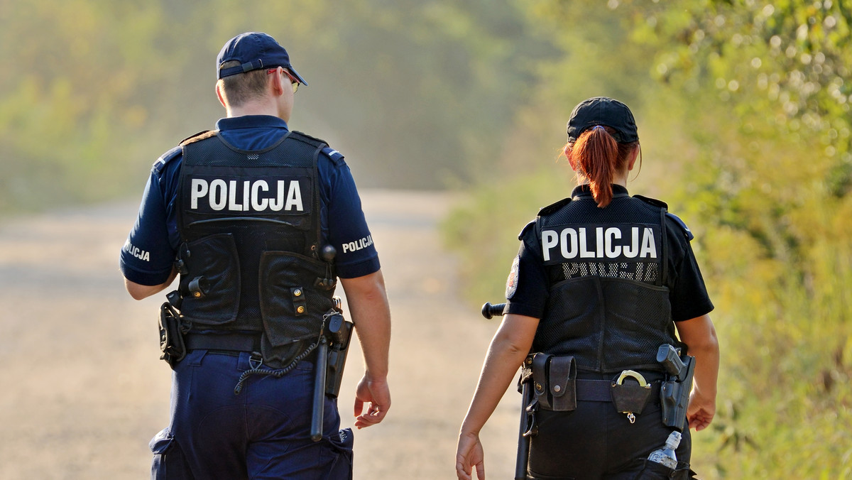 Planując zagraniczną podróż dla większości z nas poziom bezpieczeństwa w kraju, do którego się udajemy, jest dość istotną zmienną. Zwykle czerpiemy naszą wiedzę na ten temat z doniesień medialnych i ostrzeżeń MSZ, ale przecież najlepiej uzyskać informacje z pierwszej ręki - od mieszkańców. To oni wiedzą najlepiej, na ile bezpiecznie można się czuć w ich kraju i czy w razie kłopotów można ufać policji. Słynny Instytut Gallupa przeprowadził badanie poczucia bezpieczeństwa i zaufania do służb publicznych w 142 krajach.