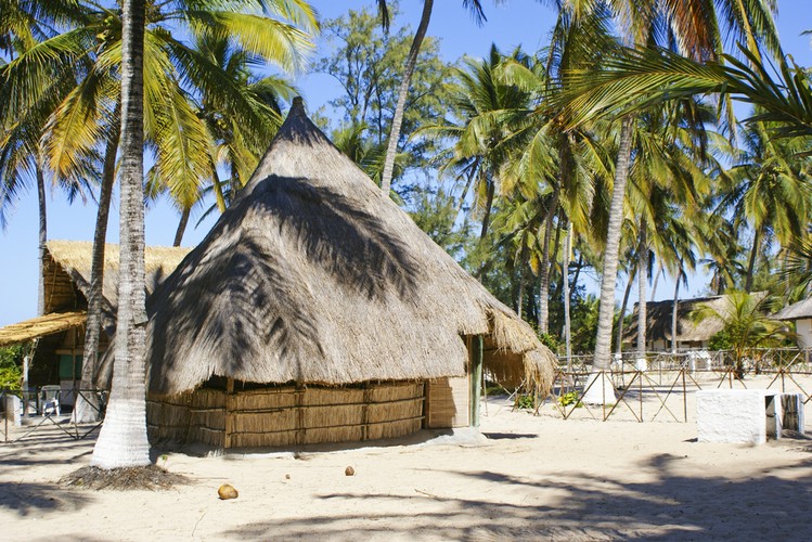 2. miejsce: Mozambik – idealne miejsce, żeby zobaczyć inną stronę Afryki. Choć nie jest to popularny kraj, który chętnie odwiedzają turyści, wytrawni podróżnicy będą zachwyceni wizytą w Mozambiku. 2,5 tys. kilometrów wybrzeża pozwoli odnaleźć cichą, piękną plażę. Chociaż Mozambik to nie tylko piękne plaże, a najlepiej przekonać się o tym samemu.