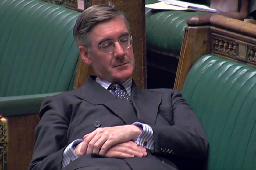 Polityk zasnął w parlamencie. Memy obiegły internet