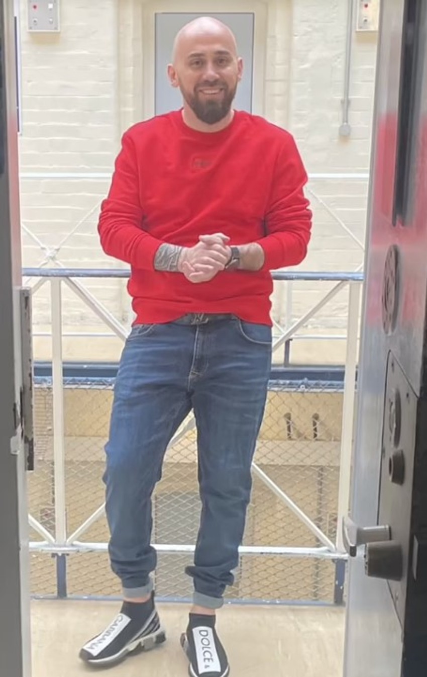 Merizaj u patikama Dolče i Gabana