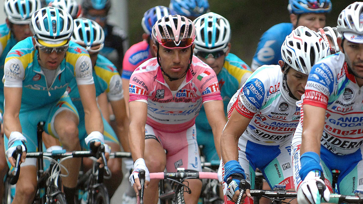 W 15. etapie Giro d'Italia kolarze mieli do pokonania 172 km z Busto Arsizio do Lecco/Pian dei Resinelli. Po raz kolejny rywalizacja toczyła się w górach. Zwyciężył Matteo Rabottini z zespołu Farnese Vini. Pozycję lidera klasyfikacji generalnej odzyskał Joaquin Rodriguez z zespołu Katiusza.