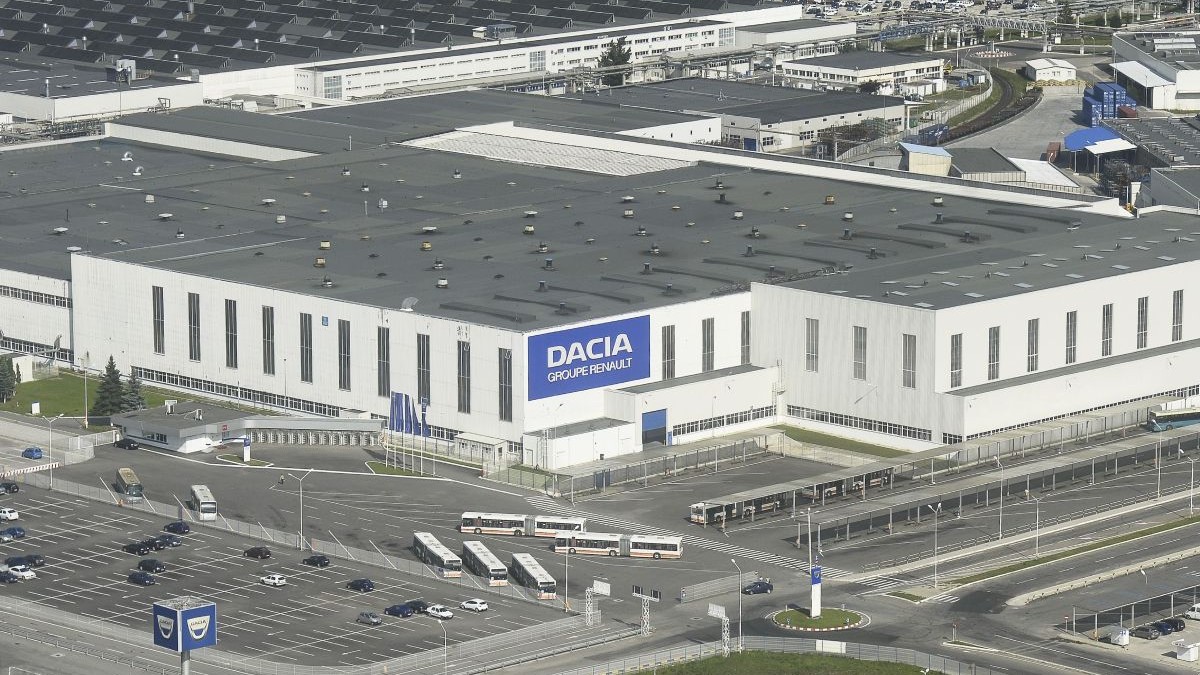 Producția zilnică la Uzina Dacia de la Mioveni a fost redusă la 1.000 de mașini, dar Guvernul pregătește un plan de salvare