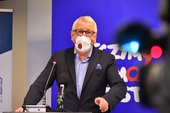 Matyja o aferze ze szczepieniami: Lekarzowi nie wolno leczyć jednych kosztem drugich