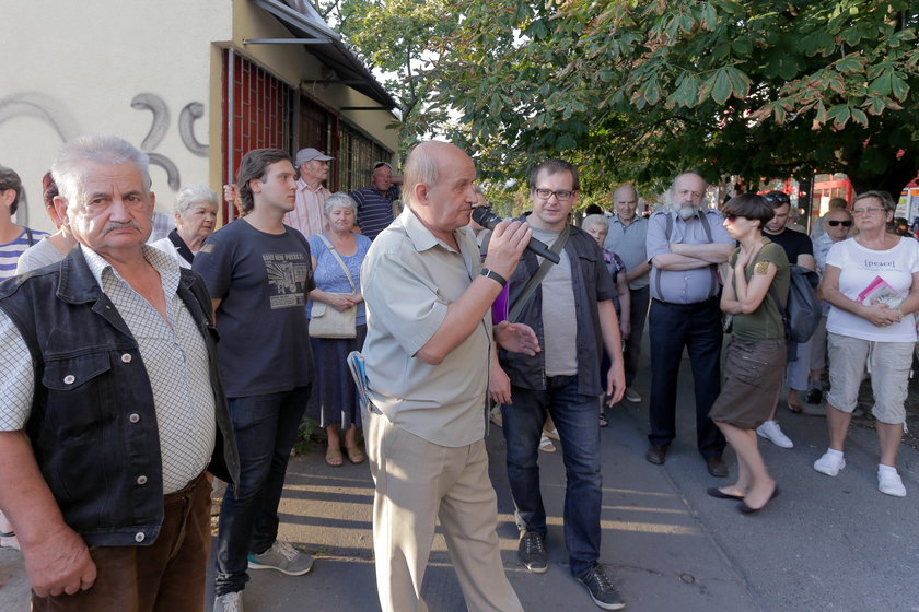  Lokatorzy bloku przy Ślicznej protestują