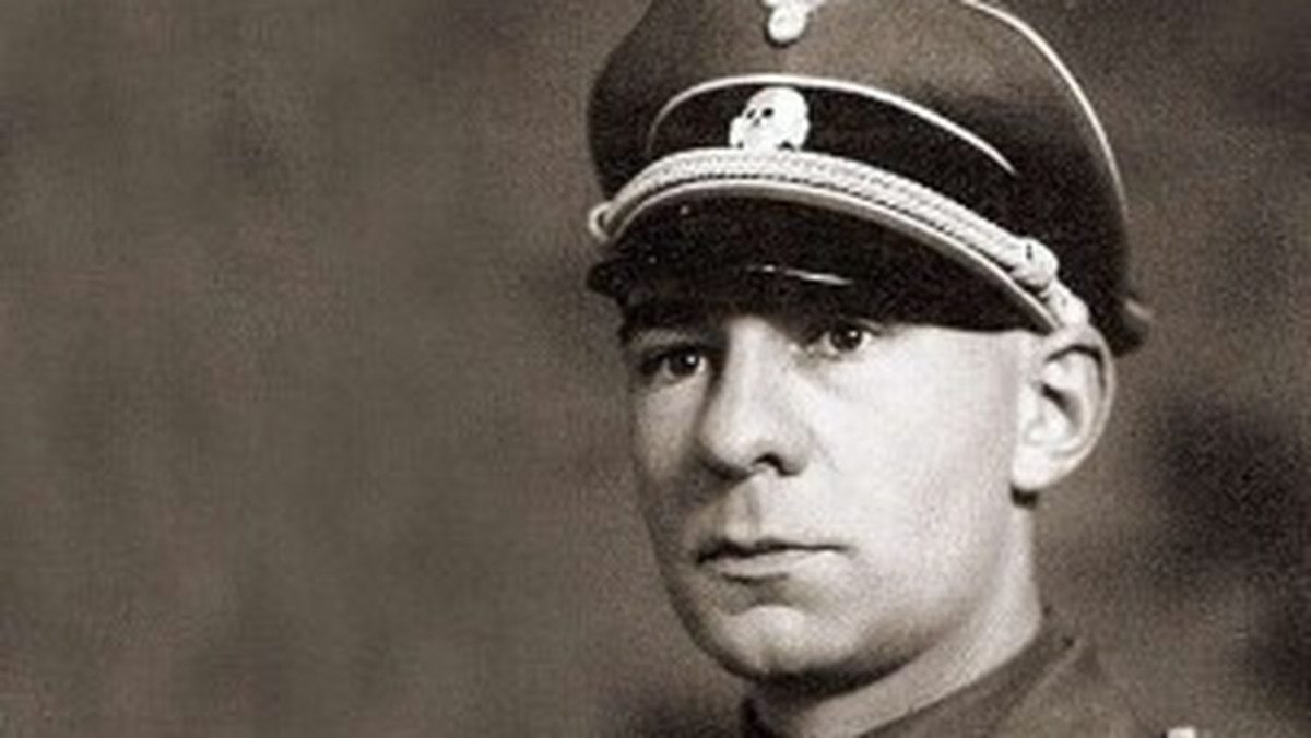 Carl-Theodor Schütz wydawał się człowiekiem godnym najwyższego zaufania. Pełniąc obowiązki agenta o pseudonimie "Scherhag" nie rozczarował zwierzchników "zarówno w kategoriach ludzkich, jak i politycznych. Jego postawa nawet przez chwilę nie budziła cienia podejrzeń". Ponadto Schütza charakteryzuje "wyważony, dojrzały charakter, wrażliwa, pełna temperamentu osobowość, wsparta gotowością służenia za wzór pozostałym współpracownikom".