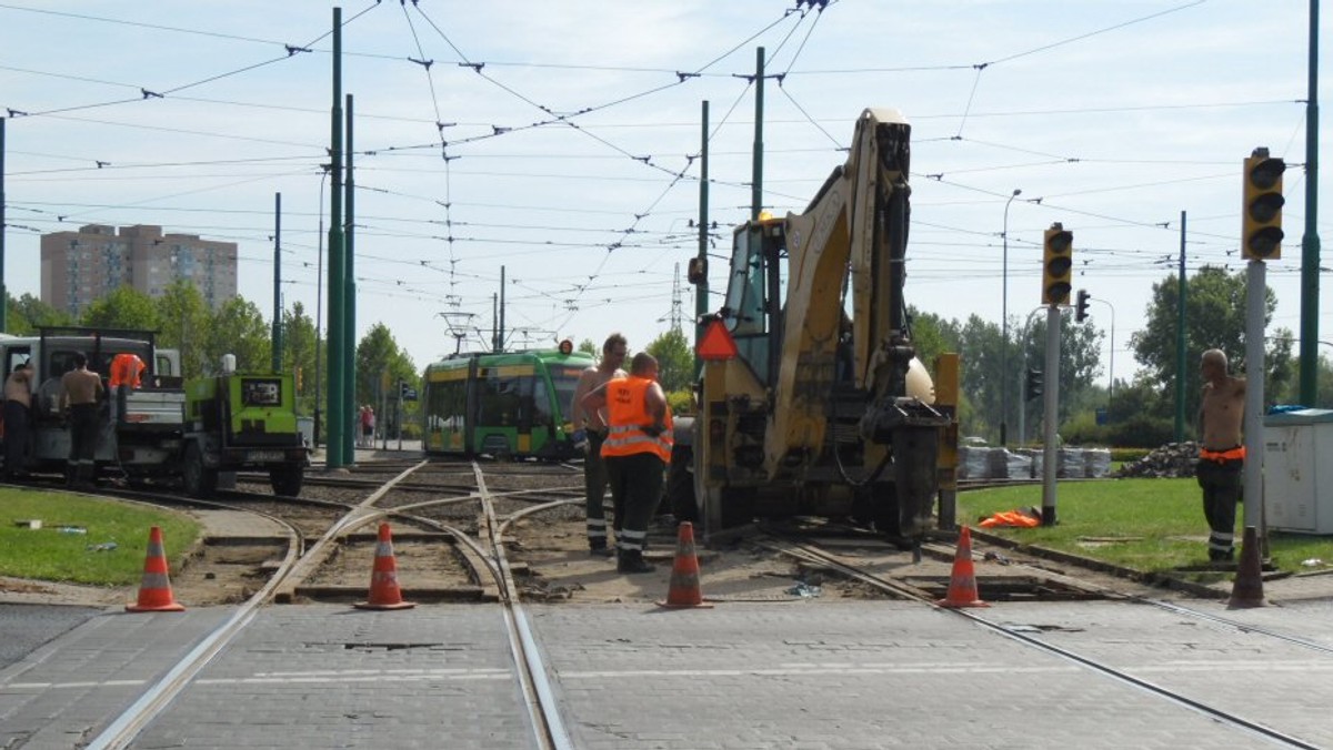 Tramwaje znów dojeżdżają do Rynku Jeżyckiego, równocześnie wprowadzono zasadniczy rozkład jazdy, dzięki któremu pojazdy MPK częściej podjeżdżają na przystanki. Zmian w poznańskiej komunikacji jest więcej. Do połowy września potrwa remont zwrotnic na rondzie Starołęka.