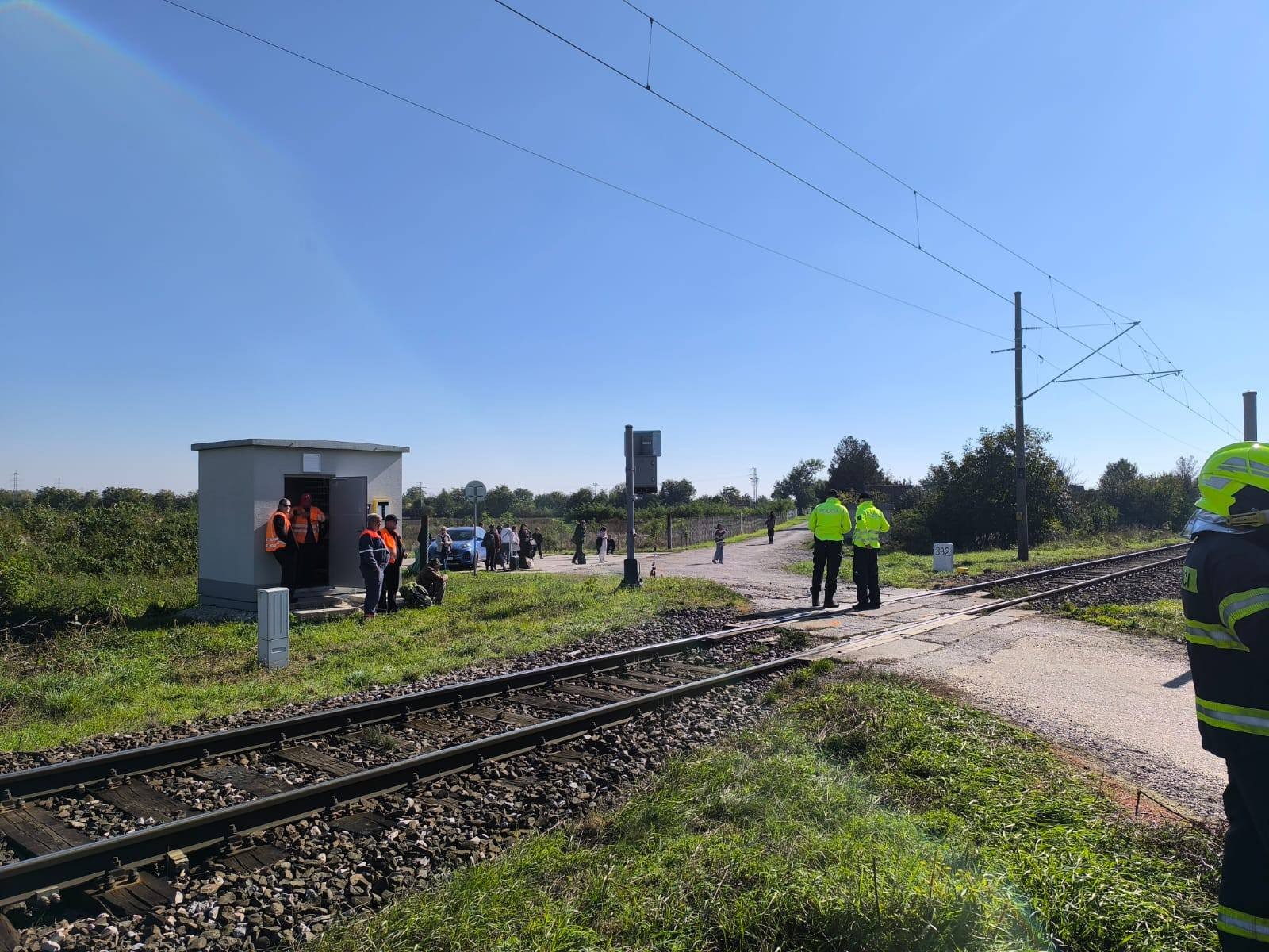 Po zrážke vlaku s dodávkou v katastri mesta Nové Zámky skončila jedna osoba v nemocnici.
