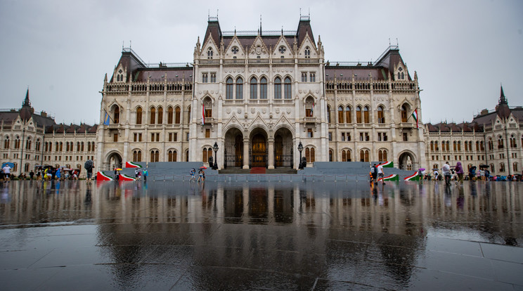 Ma több törvényről is szavaz a parlament / Fotó: Czerkl Gábor