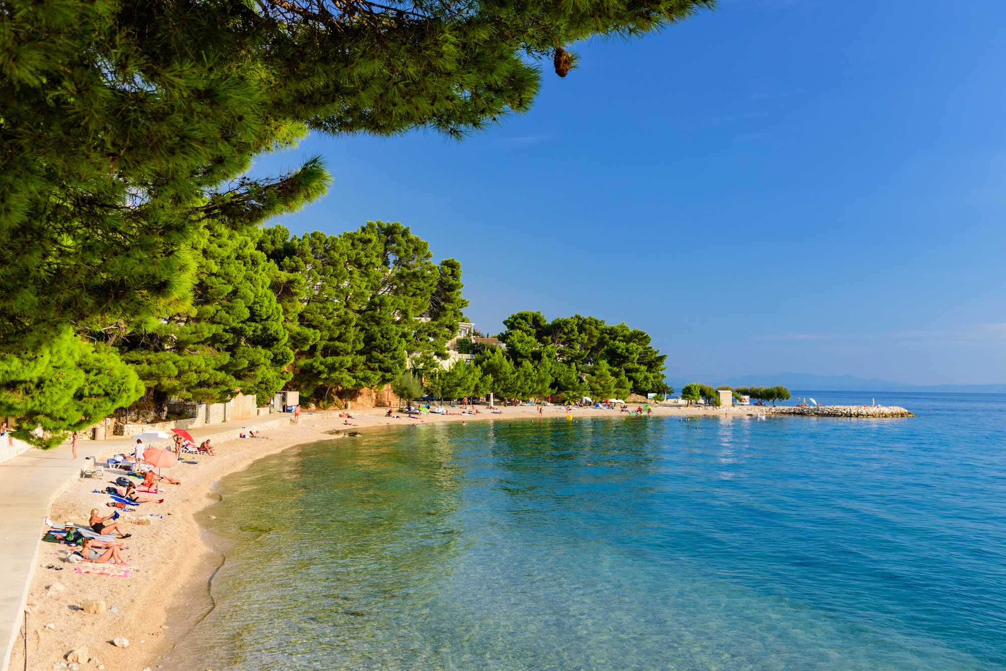 Chorvátska obec Baška Voda je vyhľadávaná medzi turistami. (ilustračné foto)