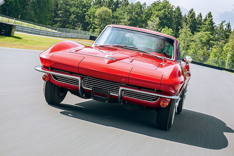 19 – Chevrolet Corvette C2 (1963-67)