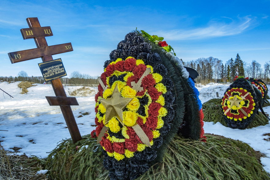 Groby najemników z Grupy Wagnera zabitych podczas rosyjskiej inwazji na Ukrainie, wieś Mavrino, marzec 2023 r