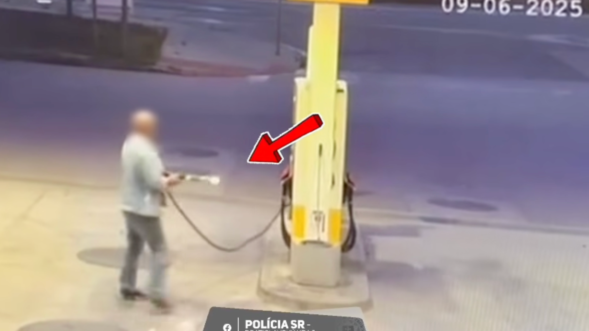 Muž v Rovinke podpálil tankovaciu pištoľ na benzínke.