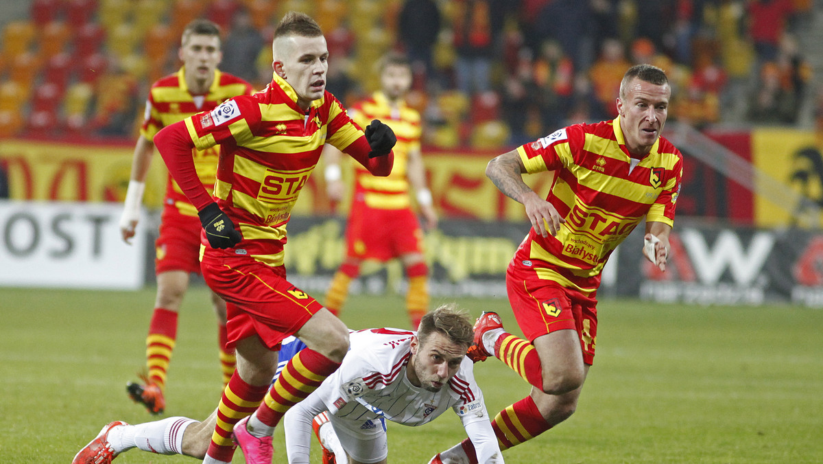 Jagiellonia Białystok przegrała z Górnikiem Zabrze 2:3 (1:1) w drugim piątkowym spotkaniu 19. kolejki Ekstraklasy. Dla gości jest to pierwsze wyjazdowe zwycięstwo w bieżącym sezonie.