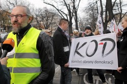 Manifestacje Komitetu Obrony Demokracji. Na ulice wyszli ludzie w 20 miastach Polski