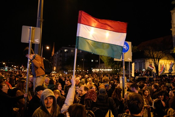 VJT traži pokretanje postupka protiv maloletnika zbog paljenja zastave Mađarske u Subotici