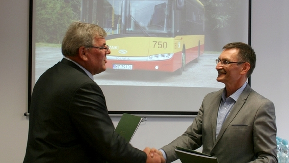 Od września na dwóch liniach autobusowych w Warszawie pojawi się nowa firma przewozowa – Komunikacja Miejska Łomianki. Zarząd Transportu Miejskiego właśnie podpisał z nią umowę z tej sprawie.