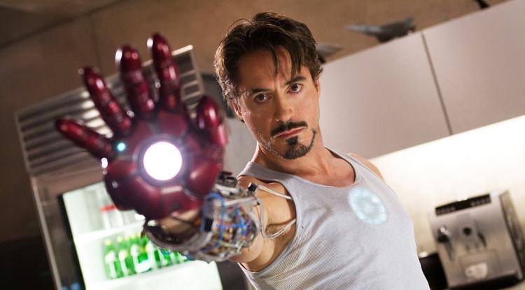 Robert Downey Jr., mint Tony Stark, azaz Vasember.