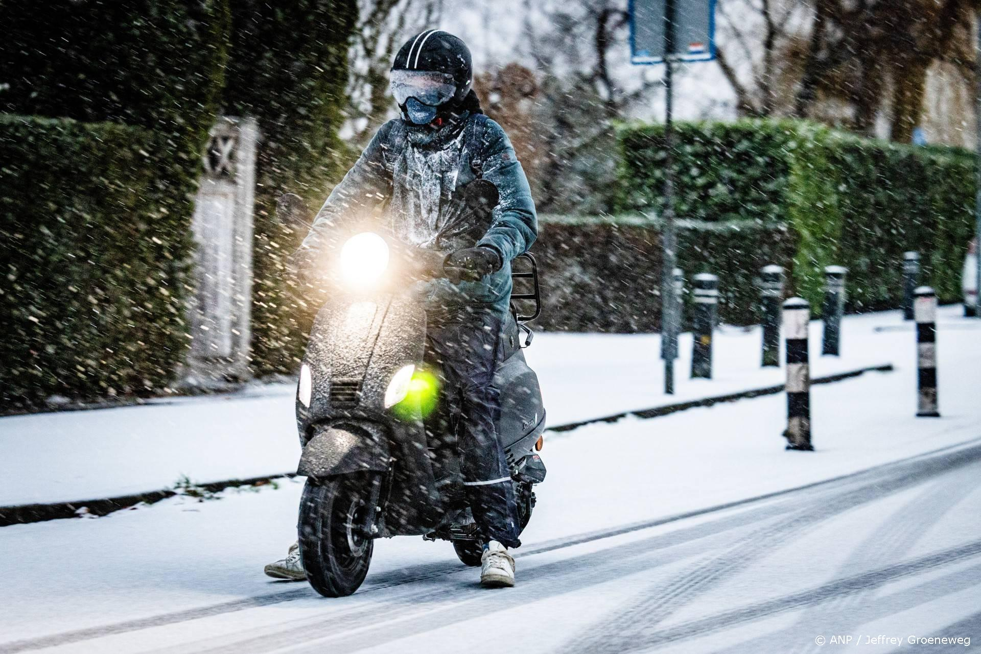 616 motor- en bromfietsexamens maandag afgelast wegens sneeuw