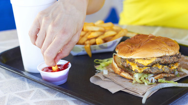 Fast foody źródłem związków, które mogą powodować raka i bezpłodność