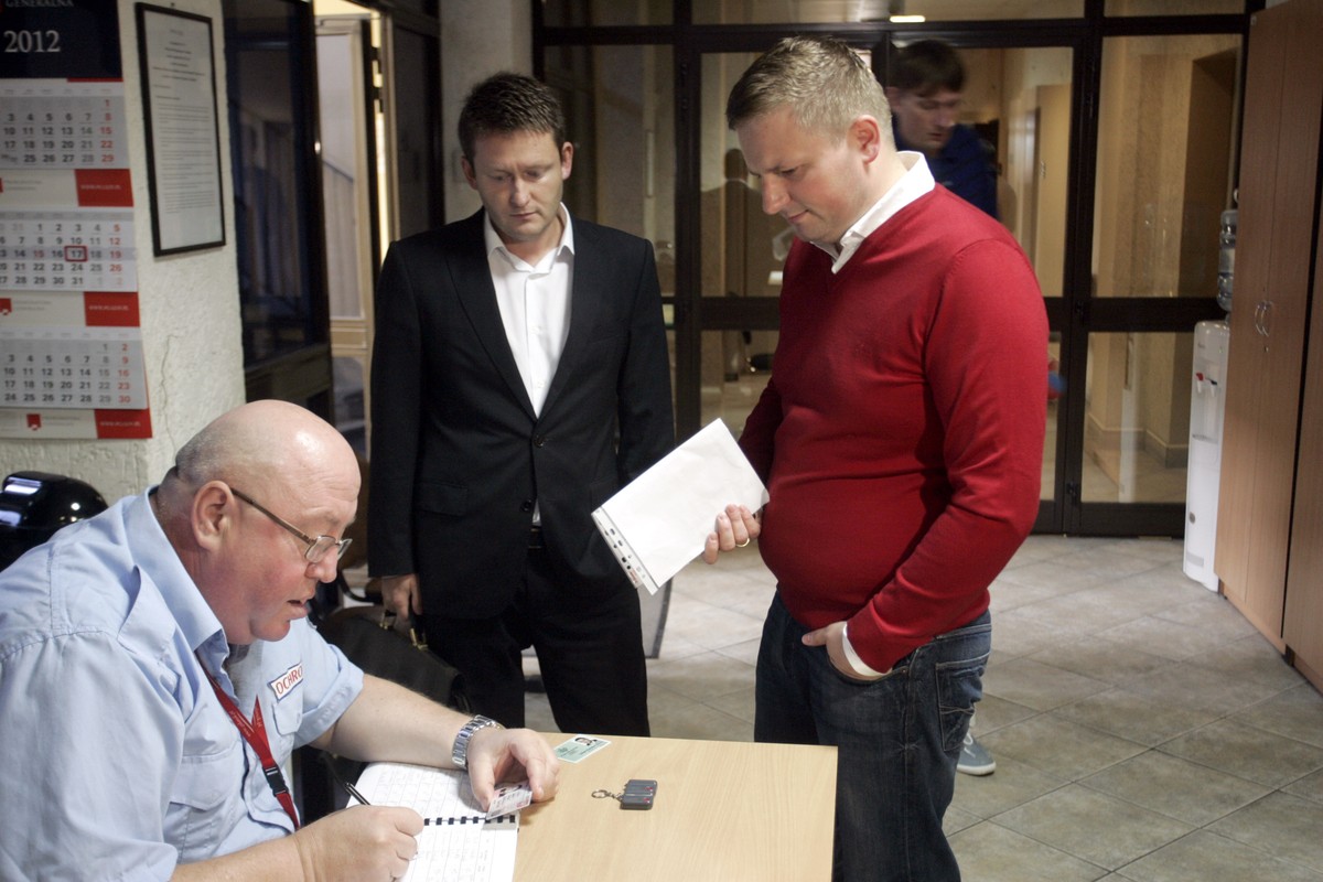 Łukasz Daszuta z Marcinem P. w prokuraturze w Gdańsku
