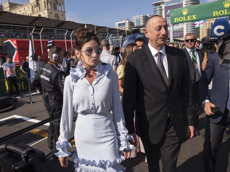 Para prezydencka Azerbejdżanu pojawiła się wczoraj na trybunach zawodów Grand Prix Formuły 1 rozgrywających się w ich kraju...