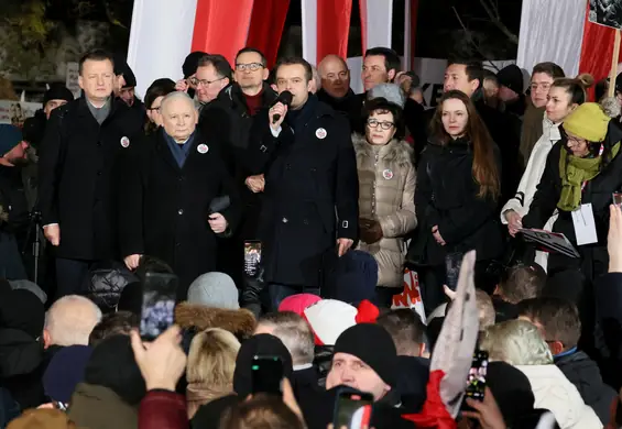 Zaskakujący pasek TVN-u z relacji protestu. "W obronie propagandy"