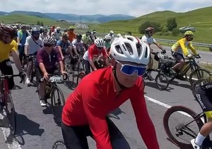 Mehmet Fatih Čičekli (u crvenom) se brani rečima: Bavim se sportom - u sportskoj odeći | Foto: Mehmet Fatih Çiçekli